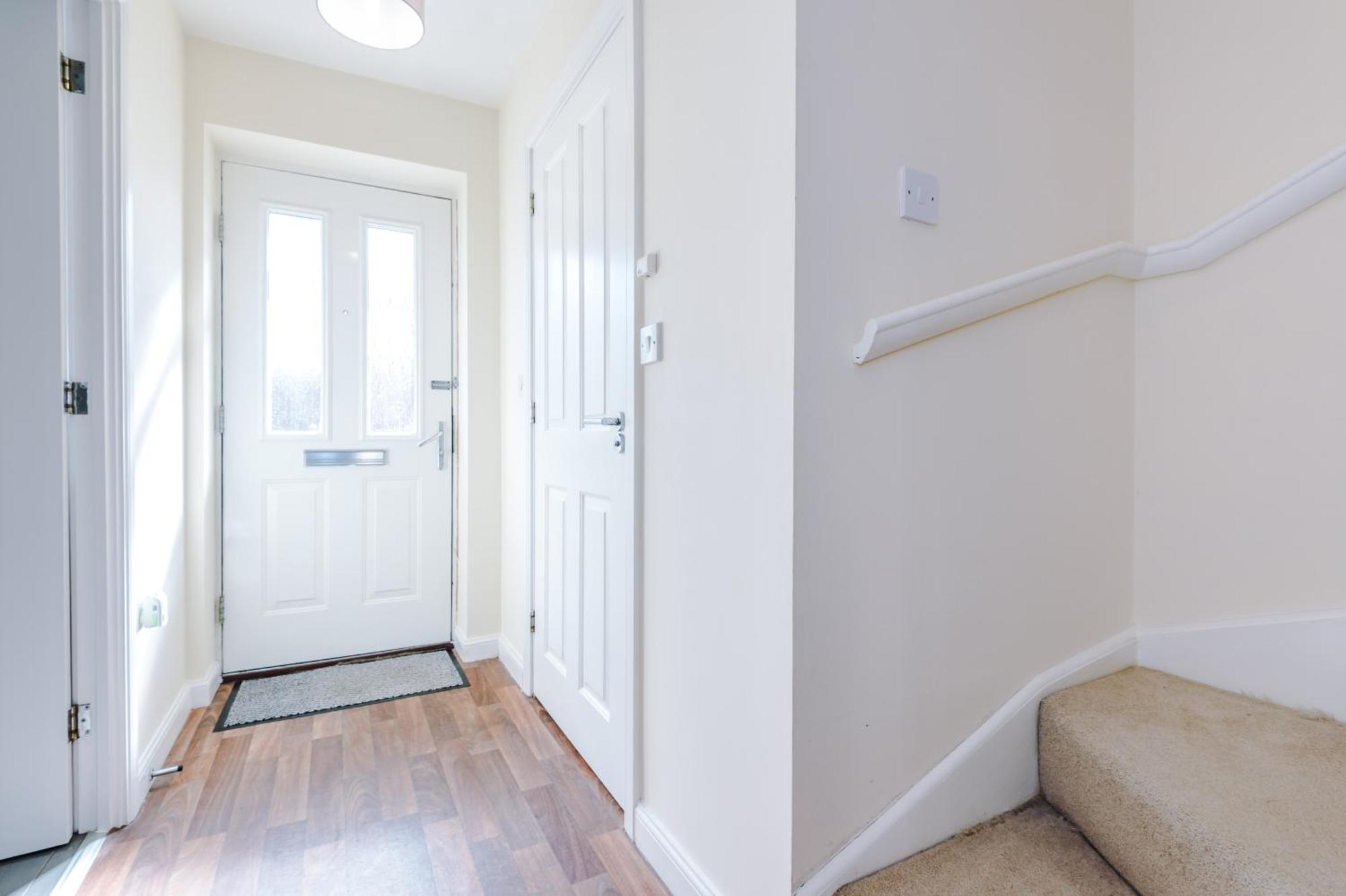 에위로 Modern Semi Detached In A Quiet Location, Driveway Parking 빌라 외부 사진