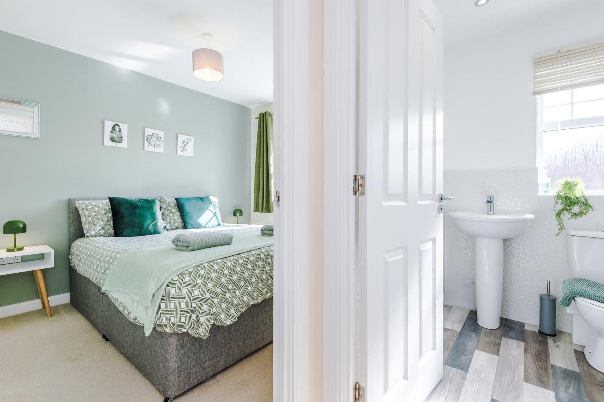 에위로 Modern Semi Detached In A Quiet Location, Driveway Parking 빌라 외부 사진