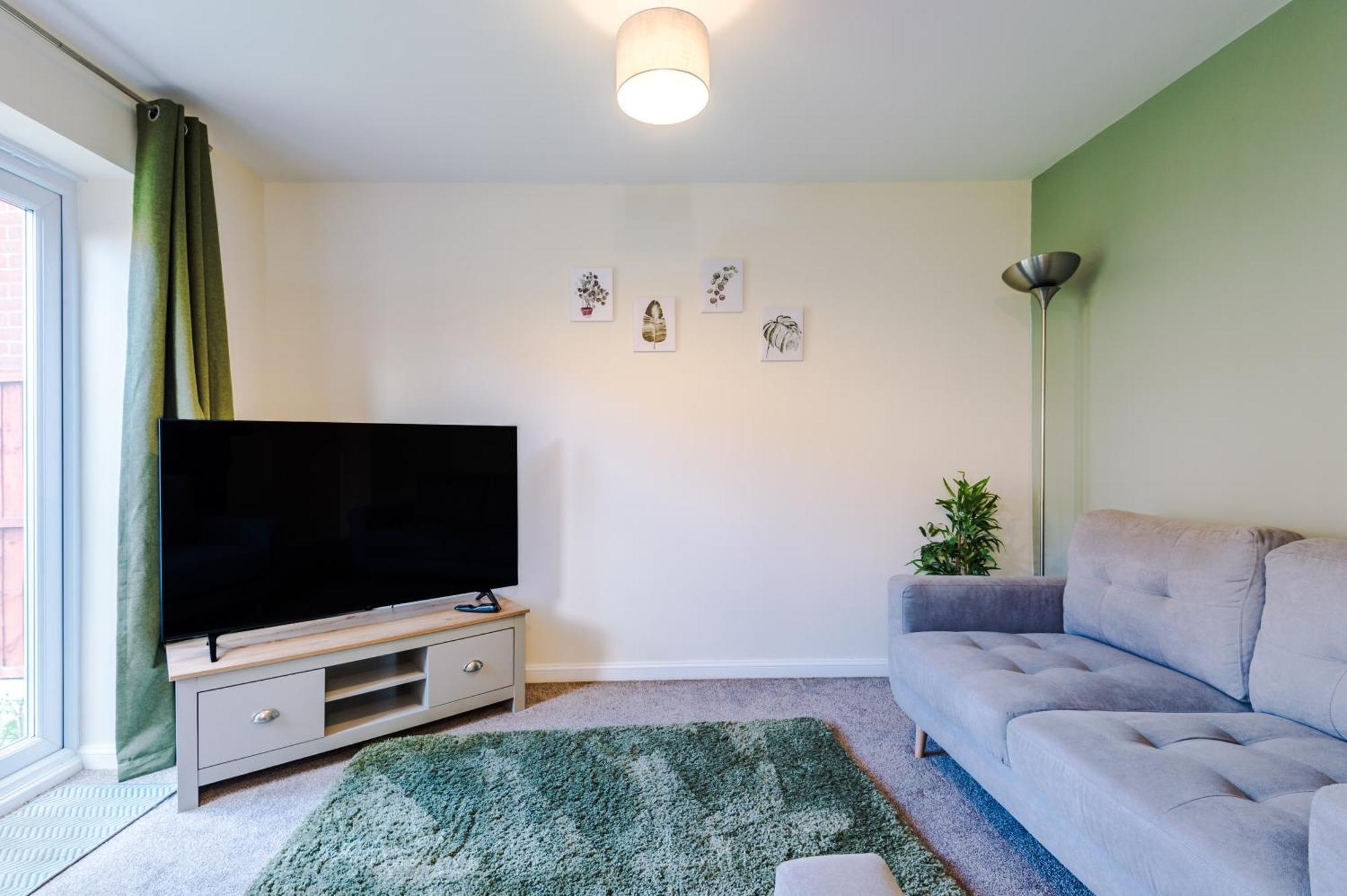 에위로 Modern Semi Detached In A Quiet Location, Driveway Parking 빌라 외부 사진